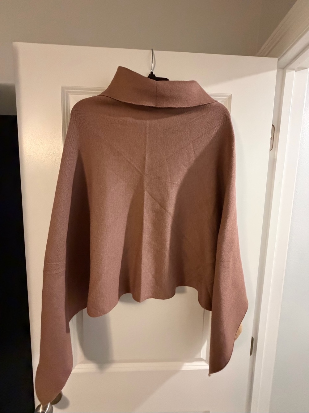 Women's Bella scarf Florence Italy  Poncho Sweater. O/S EUC